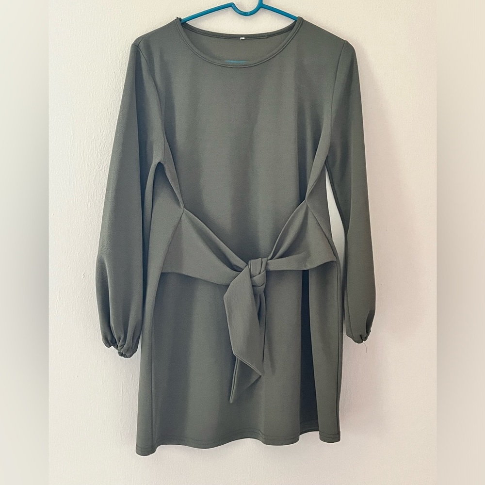 Green long sleeve dress size M